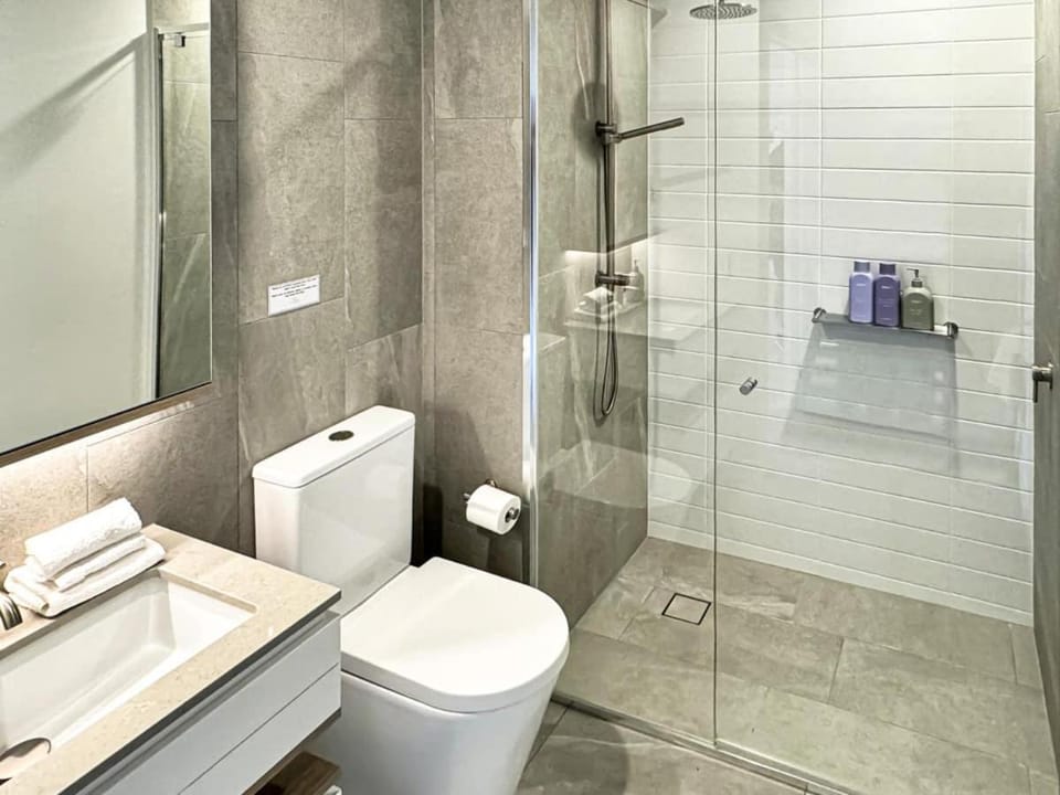 Unit 1208 Signature Level 12 Apartment in Gold Coast