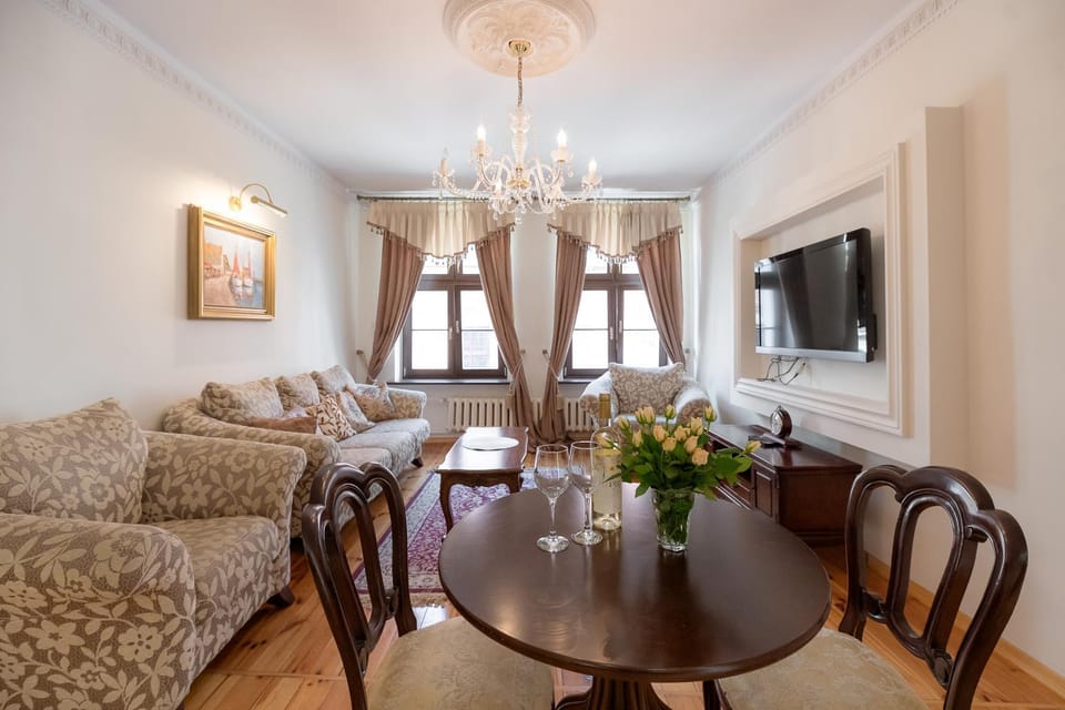TV and multimedia, Living room, Photo of the whole room, Dining area