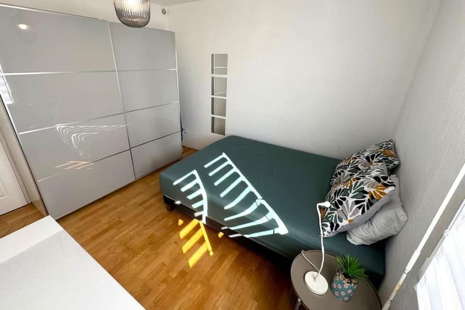 Photo of the whole room, wardrobe