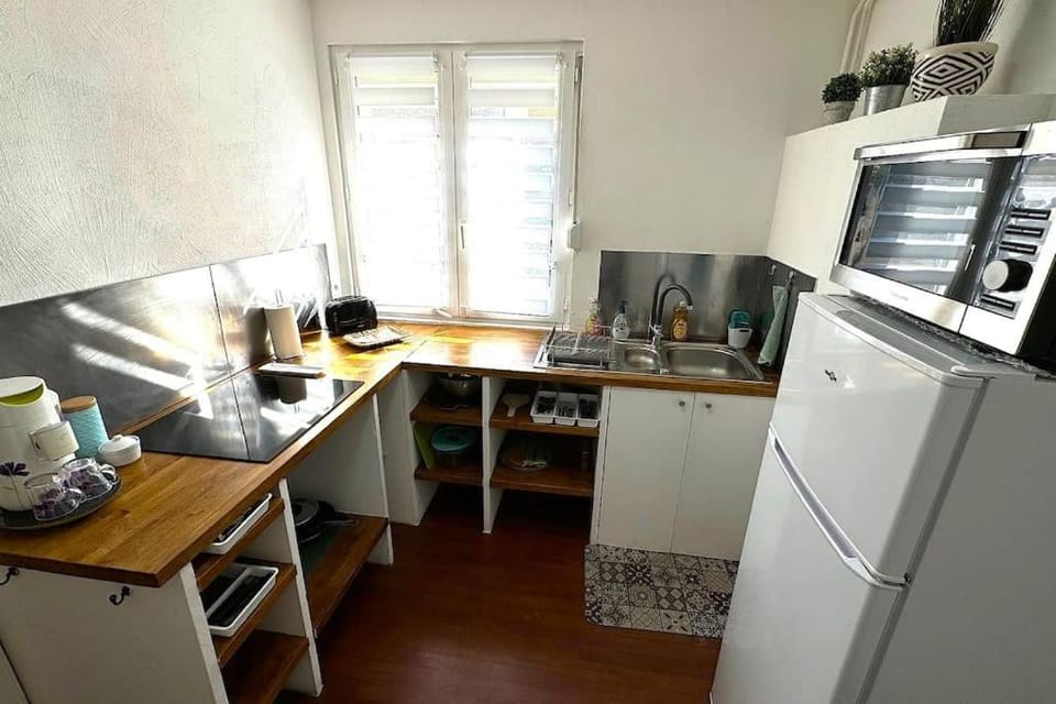 Kitchen or kitchenette