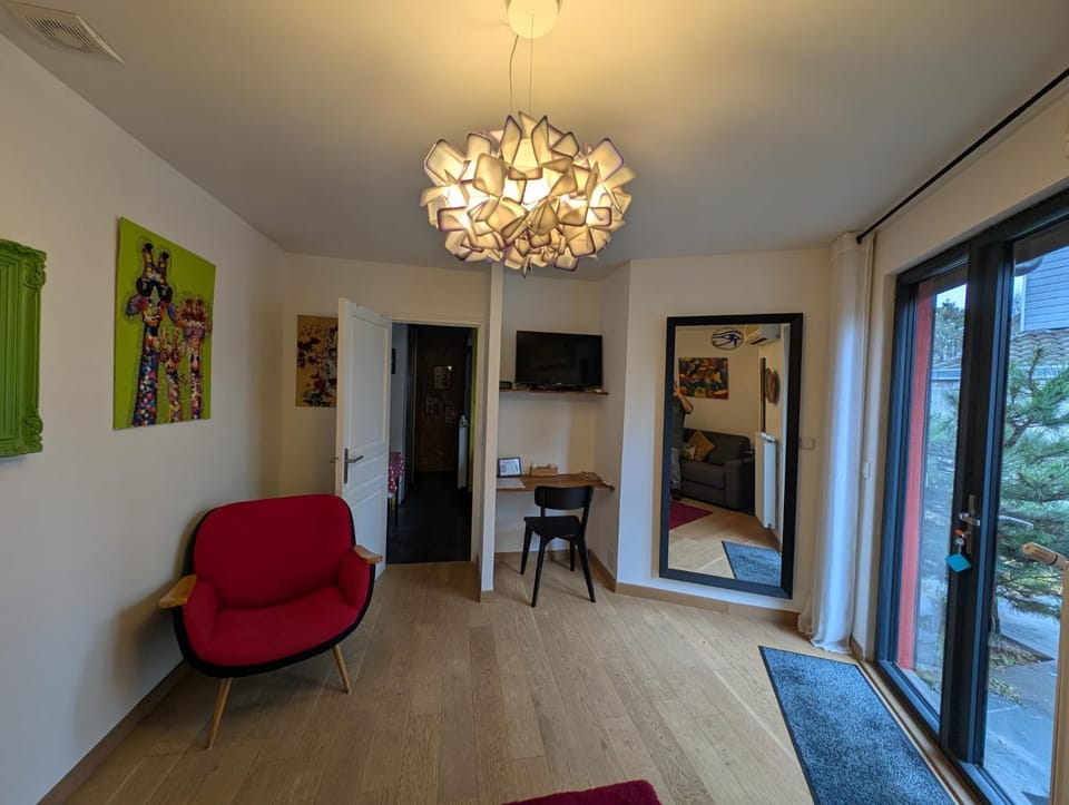 TV and multimedia, Seating area