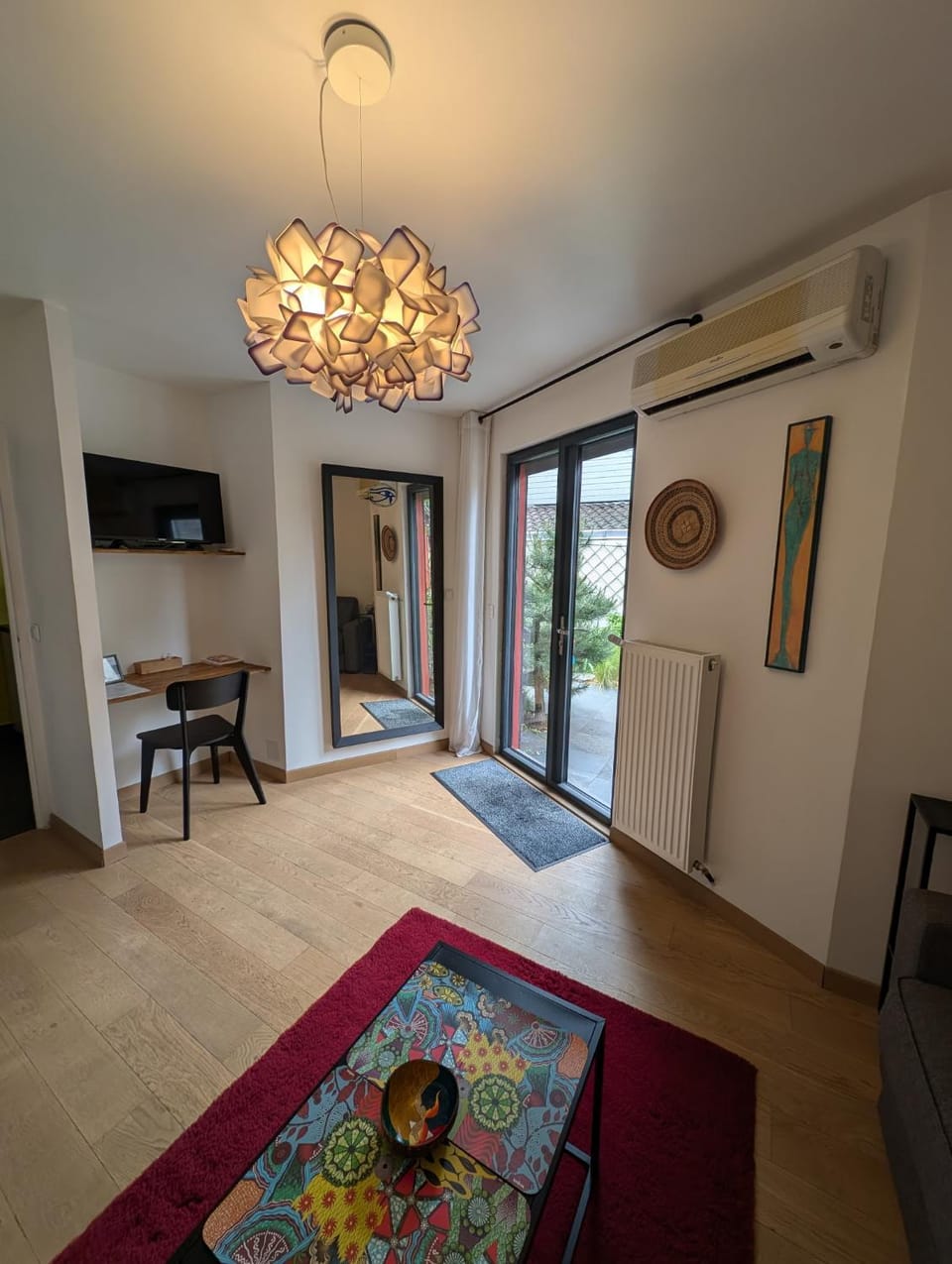 TV and multimedia, Living room, Seating area, air conditioner