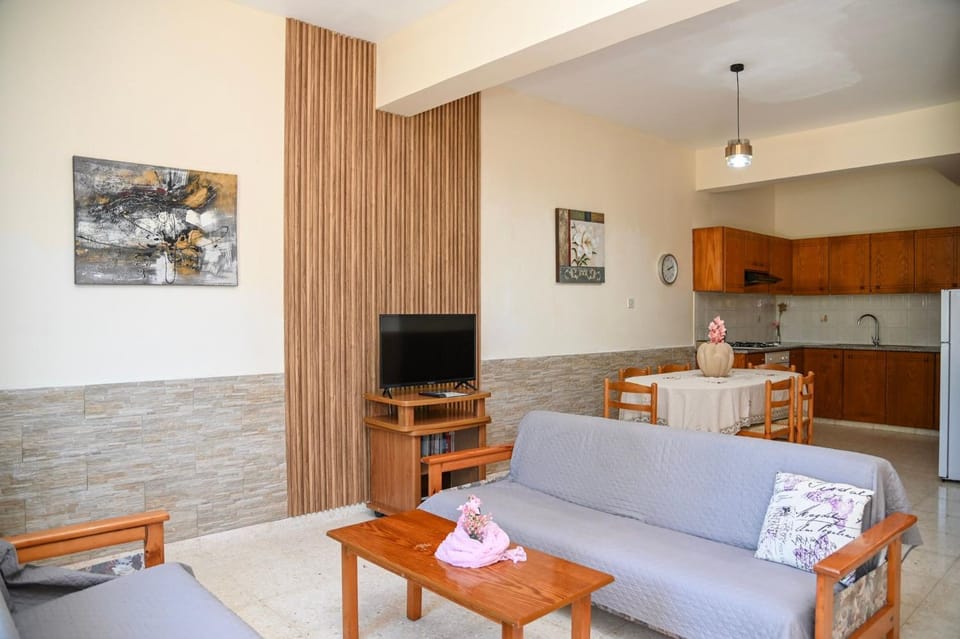 Communal lounge/ TV room, TV and multimedia, Living room, Decorative detail