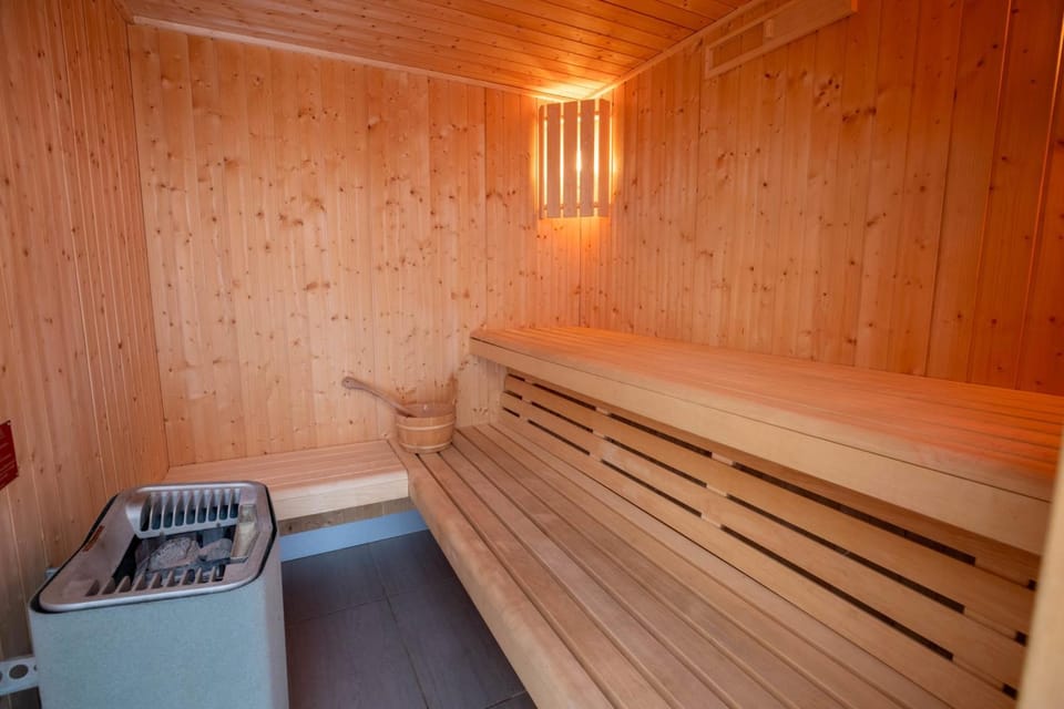 Chalet in méribel center with outdoor jacuzzi and sauna Chalet in Les Allues