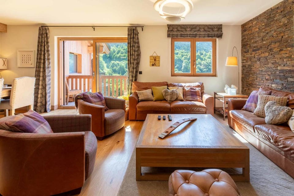 Chalet in méribel center with outdoor jacuzzi and sauna Chalet in Les Allues