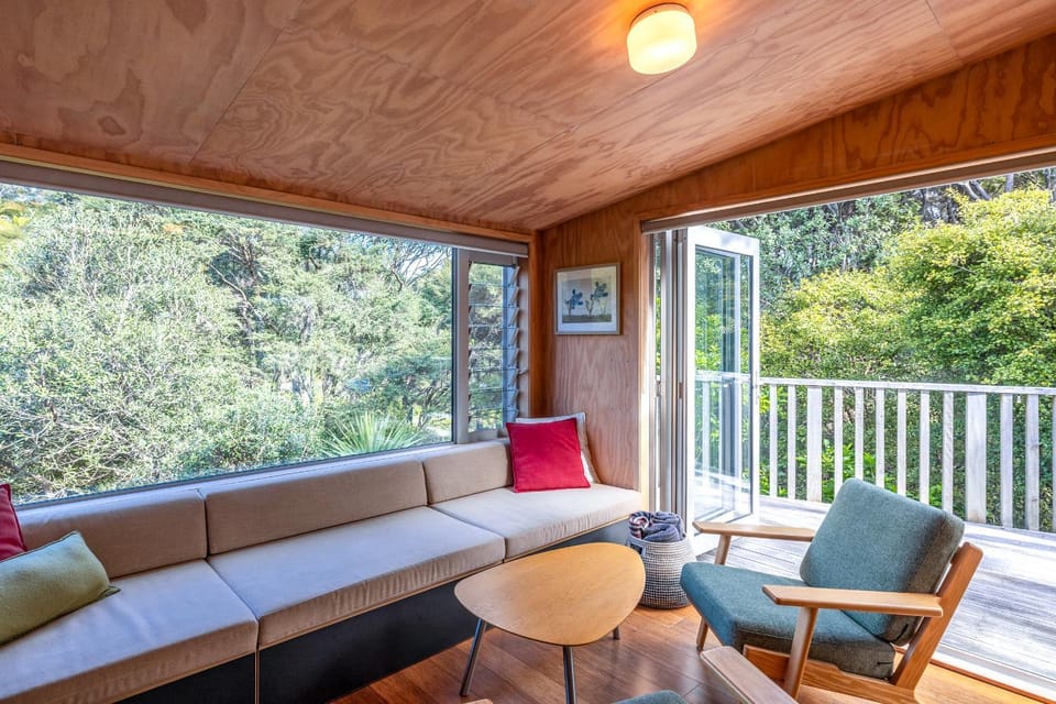 Feathers Nest, Oneroa - Be My Guest Waiheke House in Auckland