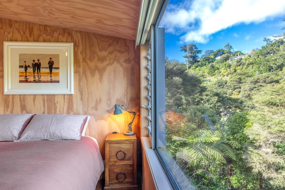 Feathers Nest, Oneroa - Be My Guest Waiheke House in Auckland