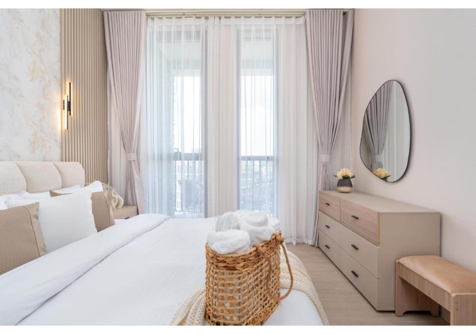 Bed, Bedroom, towels