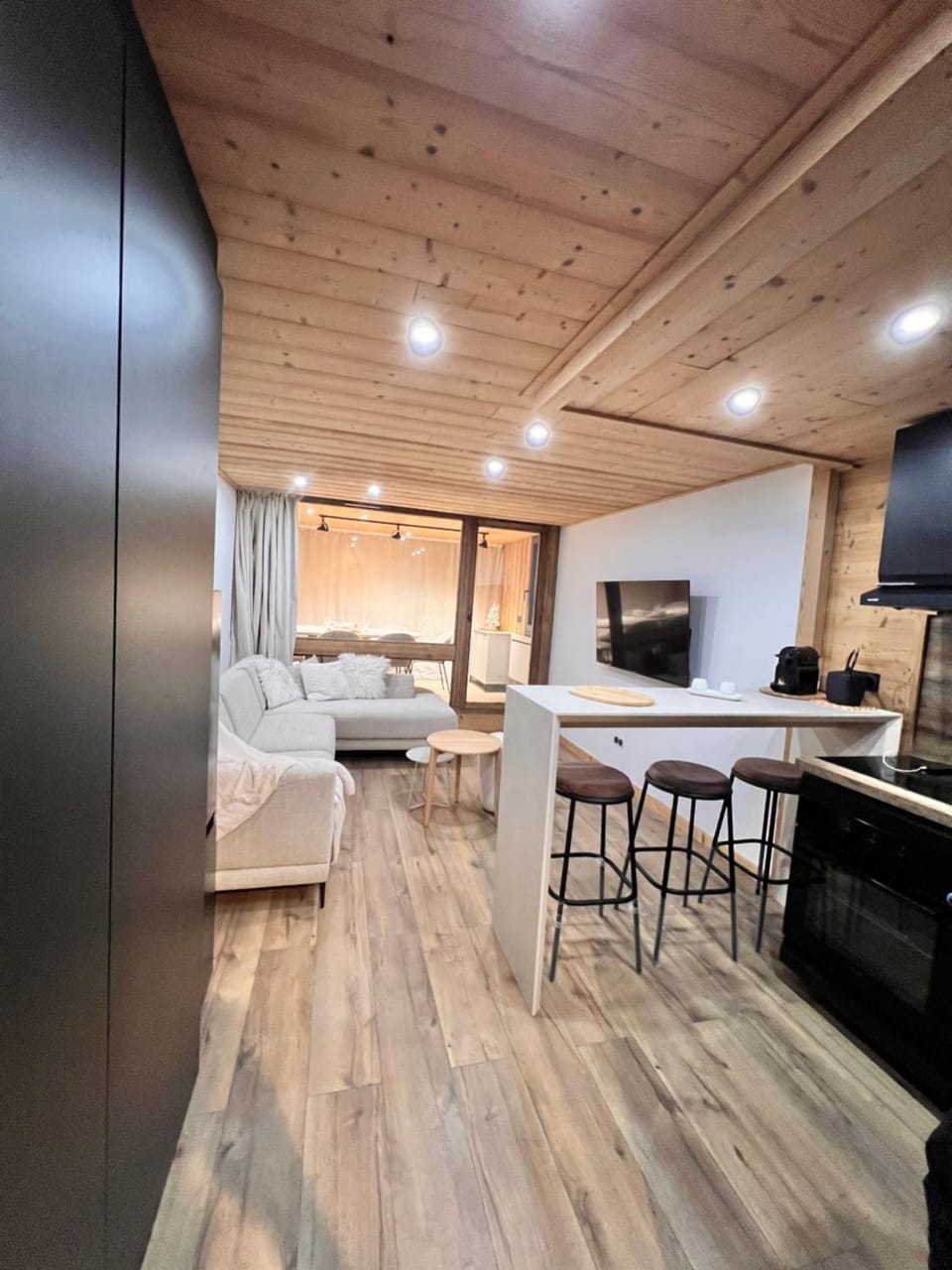 Bed, TV and multimedia, Coffee/tea facilities, Kitchen or kitchenette, Living room, Lounge or bar, Photo of the whole room, Seating area, Dining area, Bedroom, oven