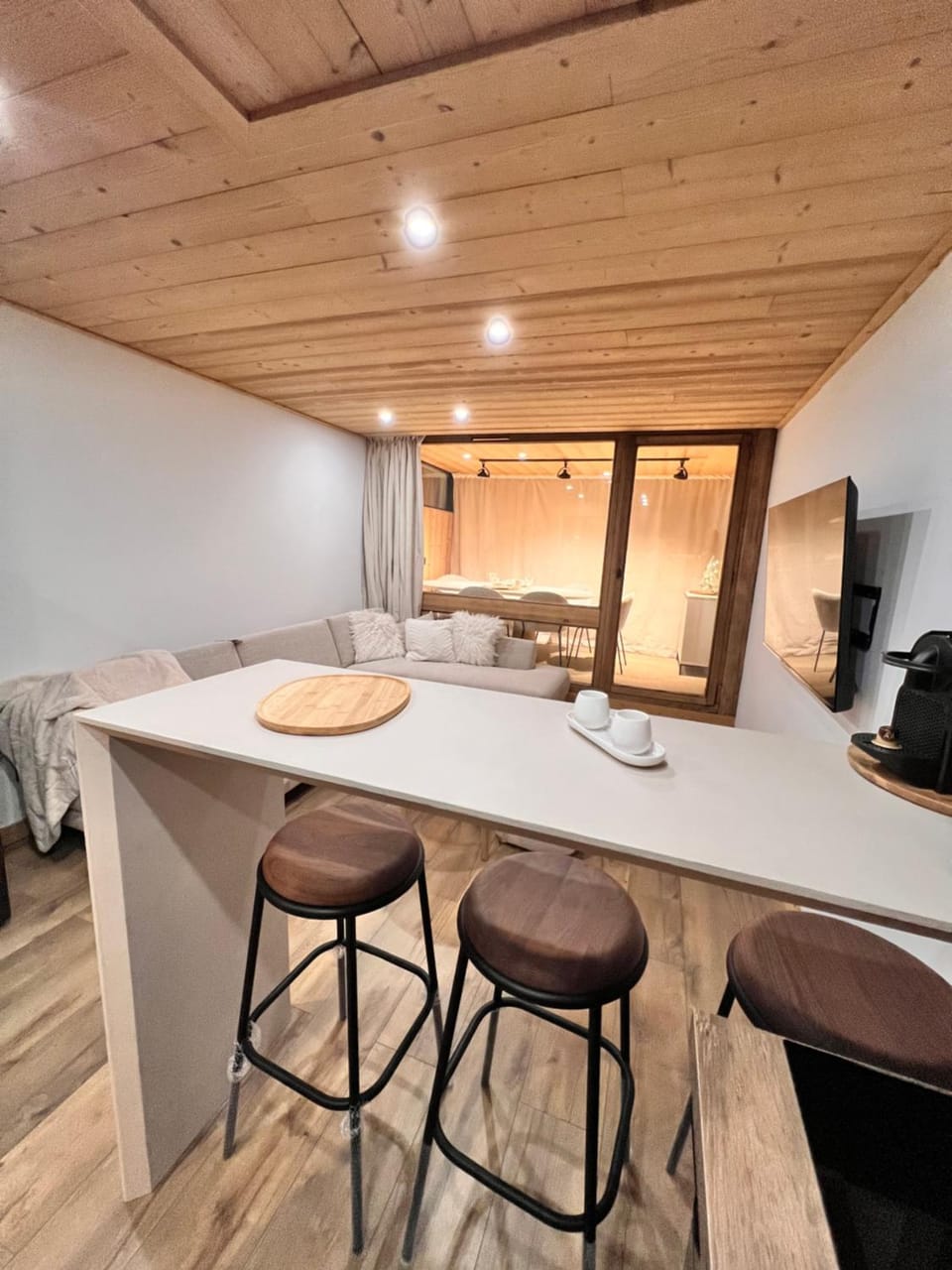 Bed, TV and multimedia, Coffee/tea facilities, Living room, Lounge or bar, Seating area, Dining area