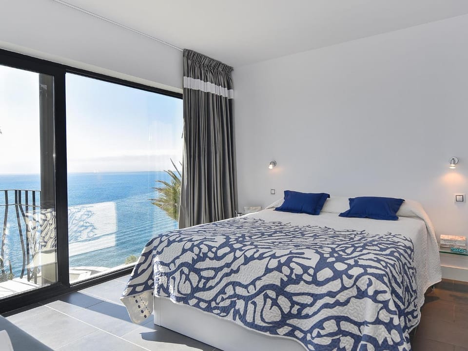 Bed, View (from property/room), Balcony/Terrace, Photo of the whole room, Bedroom, Sea view
