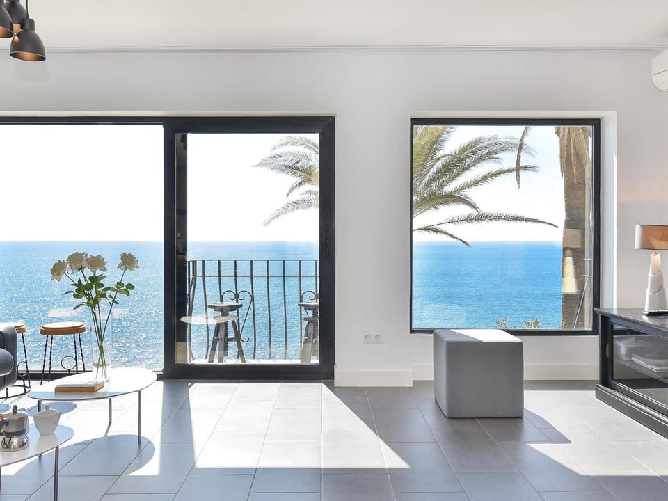 Natural landscape, View (from property/room), Balcony/Terrace, Living room, Seating area, Beach, Sea view