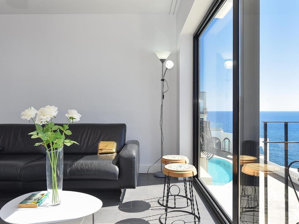 Natural landscape, View (from property/room), Balcony/Terrace, Living room, Seating area, Sea view