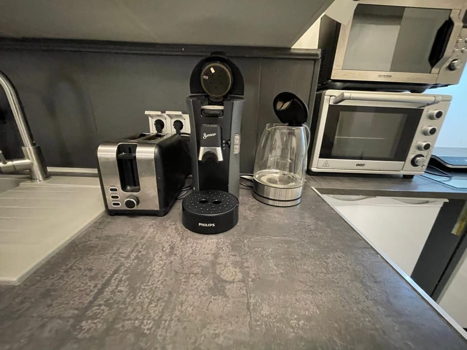 Coffee/tea facilities, toaster