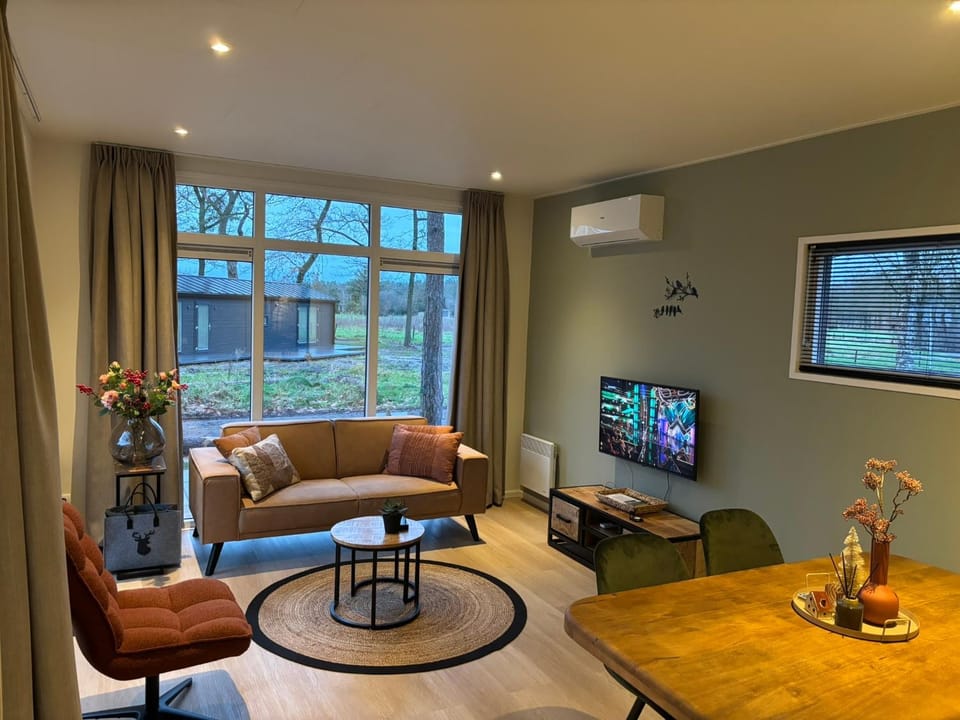 TV and multimedia, Seating area, internet