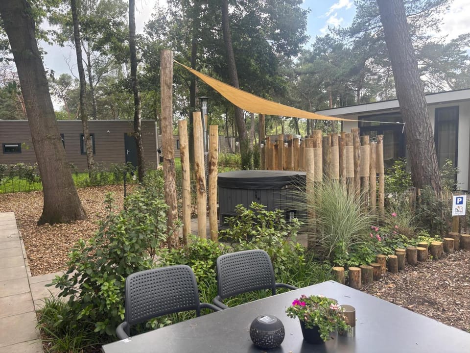 Garden, Hot Tub, Dining area