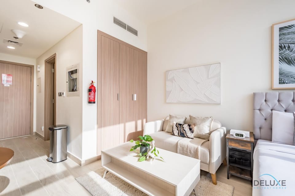 Photo of the whole room, Seating area, air conditioner