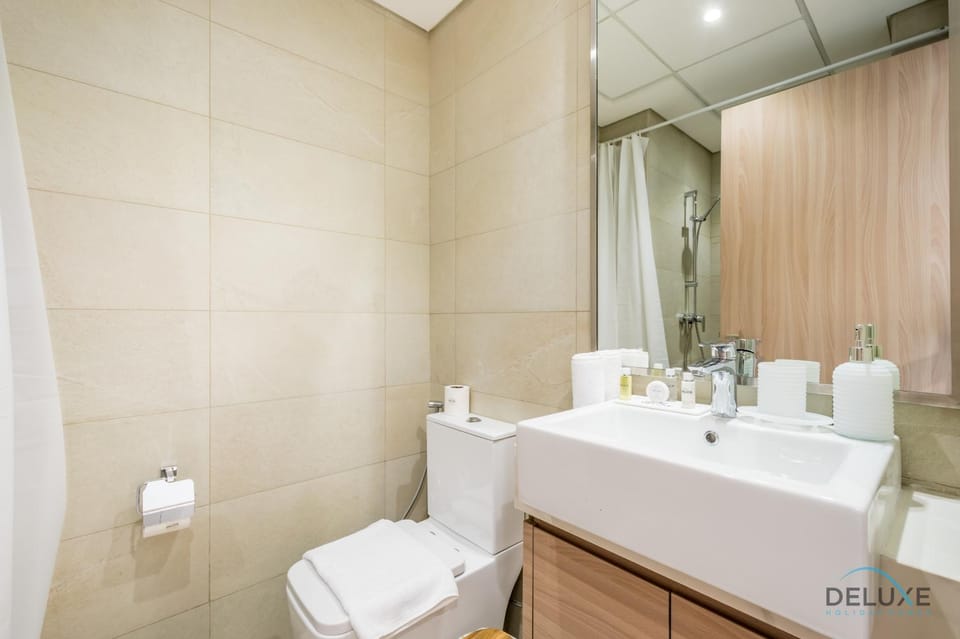 Toilet, Bathroom, towels