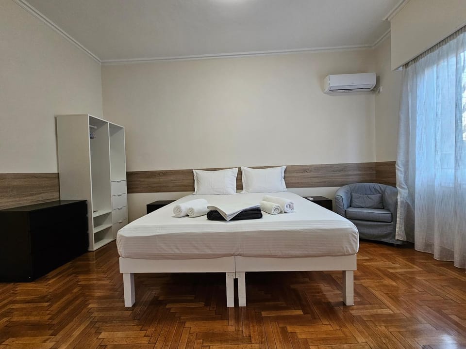 Bed, Photo of the whole room, air conditioner