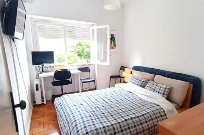 Private Rooms in Shared Apartment - Shared Bathroom and Dog Friendly Vacation rental in Lisbon