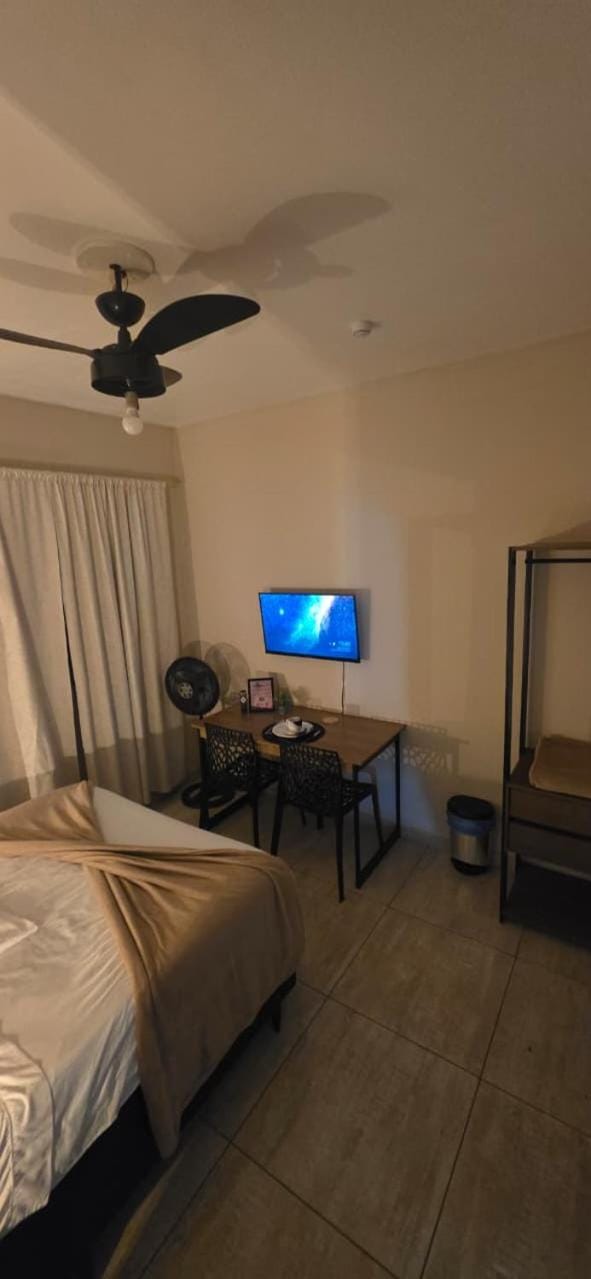 Bed, TV and multimedia, Photo of the whole room, Evening entertainment, Bedroom