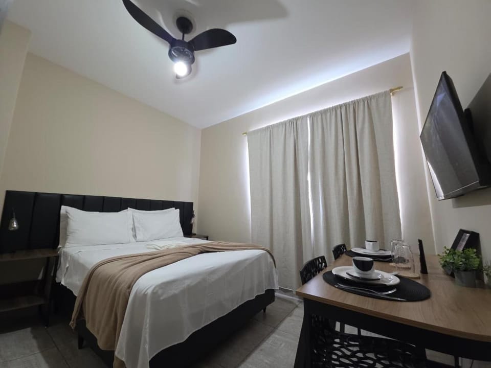 Restaurant/places to eat, Bed, TV and multimedia, Photo of the whole room, Bedroom