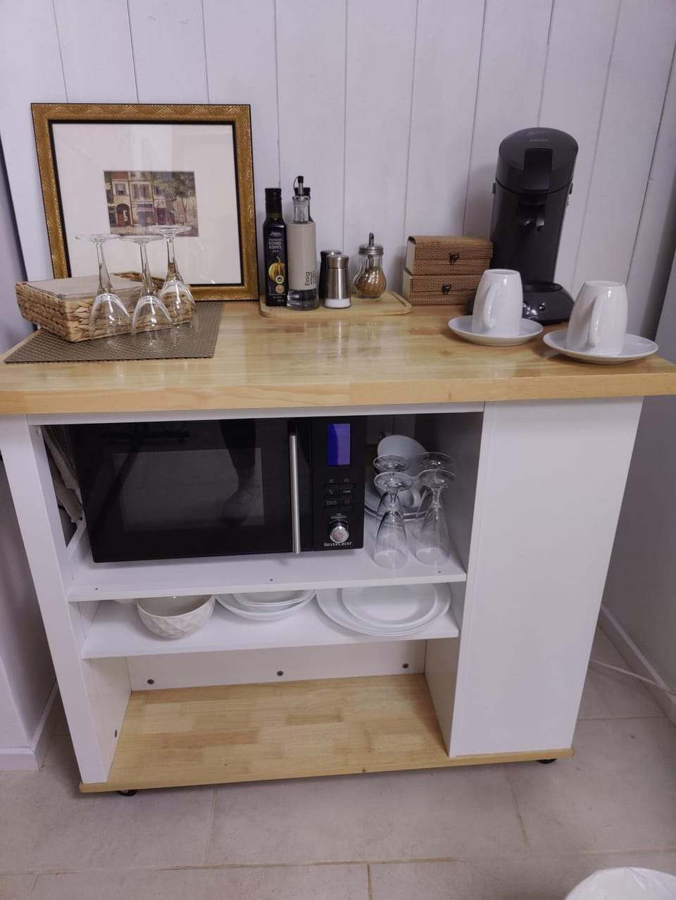 Kitchen or kitchenette, Living room