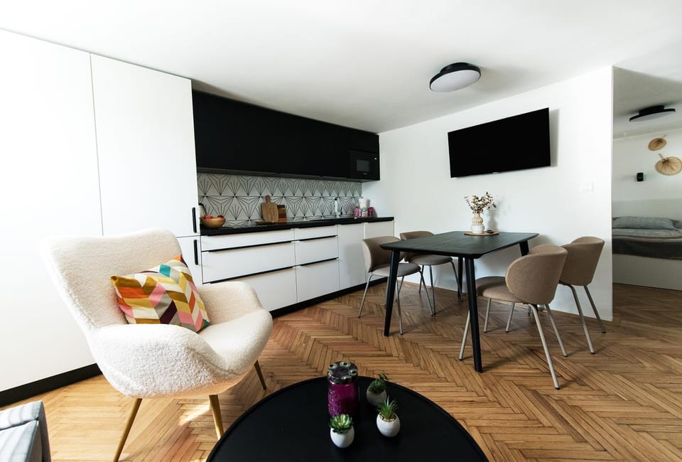 TV and multimedia, Dining area