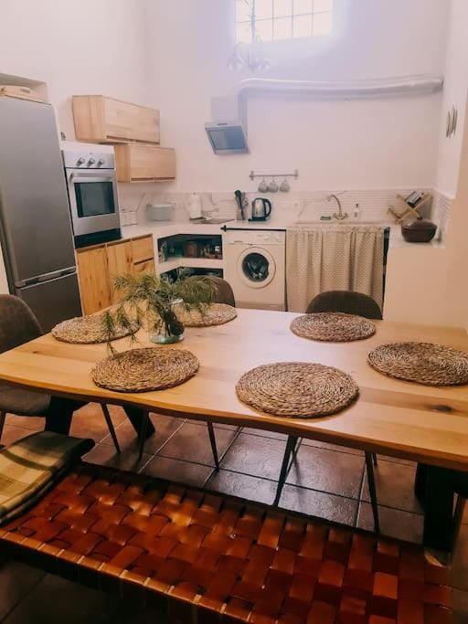 Kitchen or kitchenette, stove, washing machine