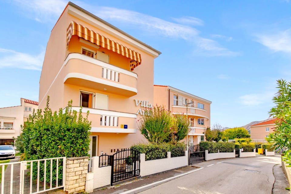 Property building, Day