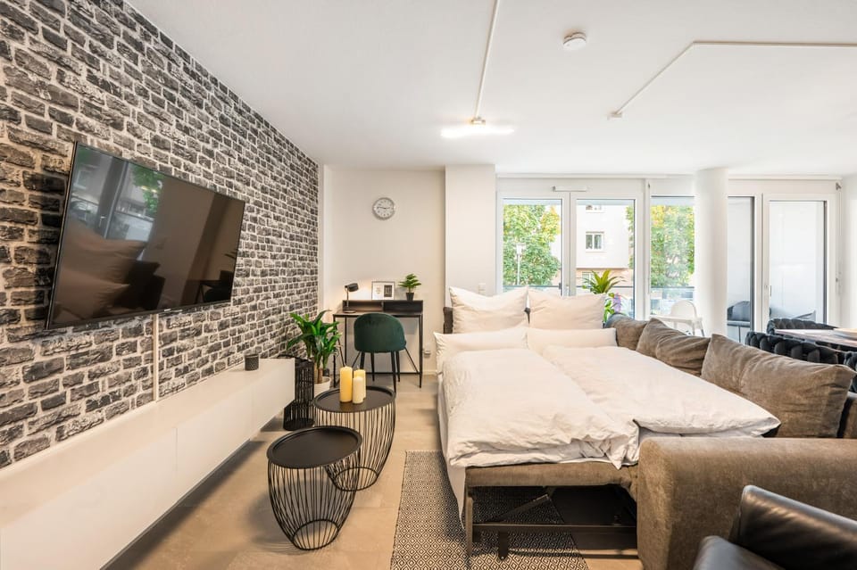 Communal lounge/ TV room, TV and multimedia, Living room