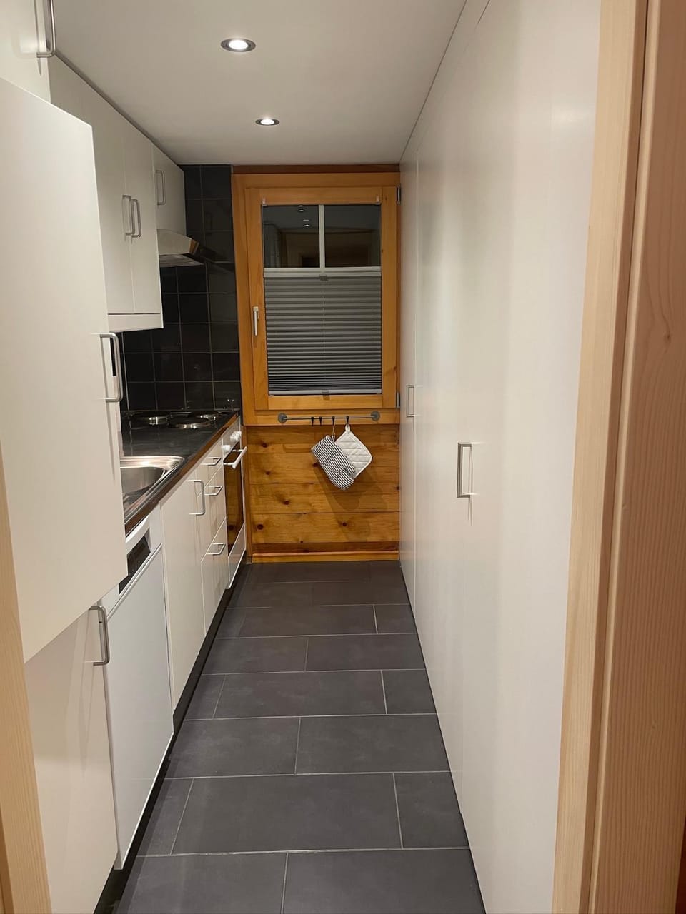 Kitchen or kitchenette, oven, stove