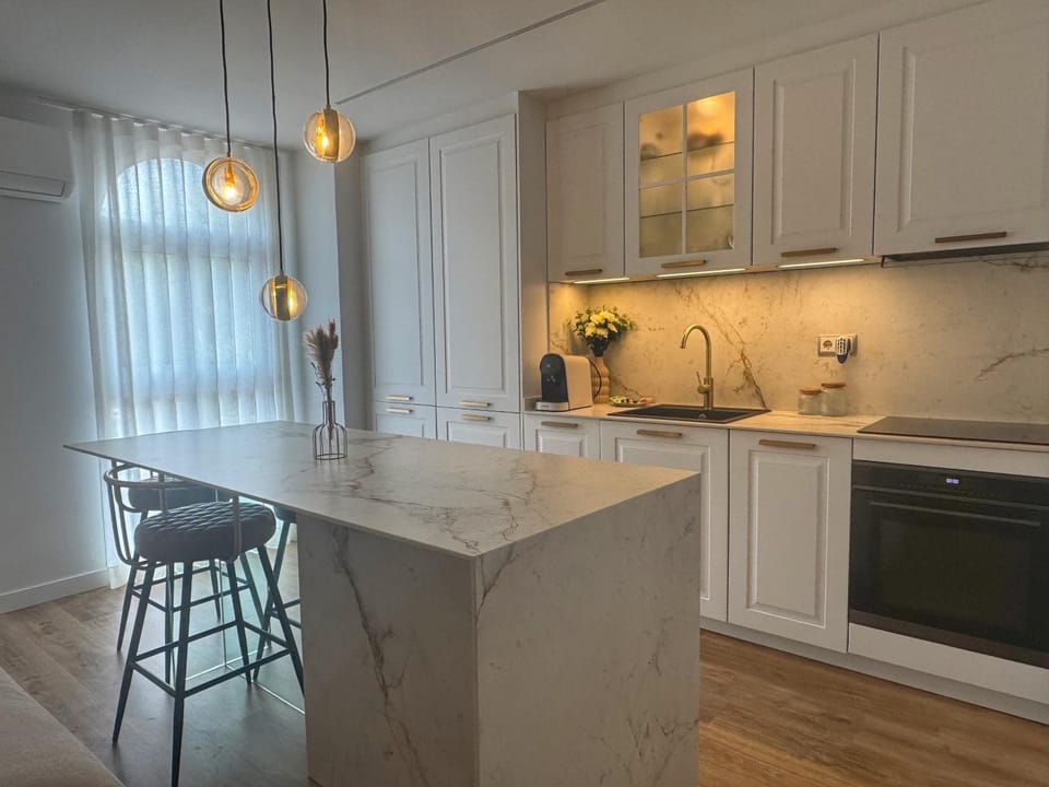 Kitchen or kitchenette, Dining area, dishwasher, stove