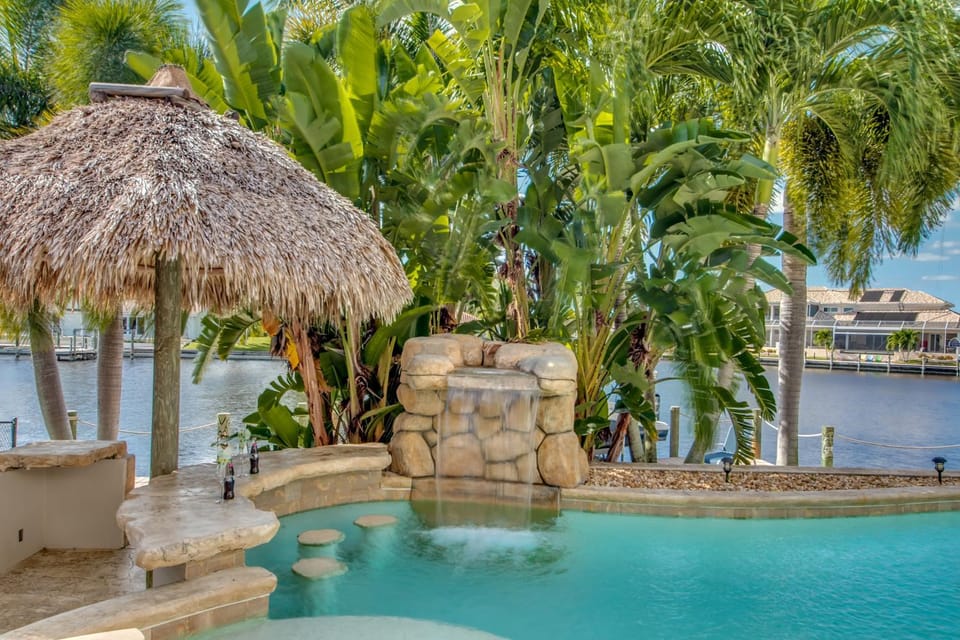 CoralVilla Dolphin`s Surf - great boating location, pool, spa, view Villa in Cape Coral