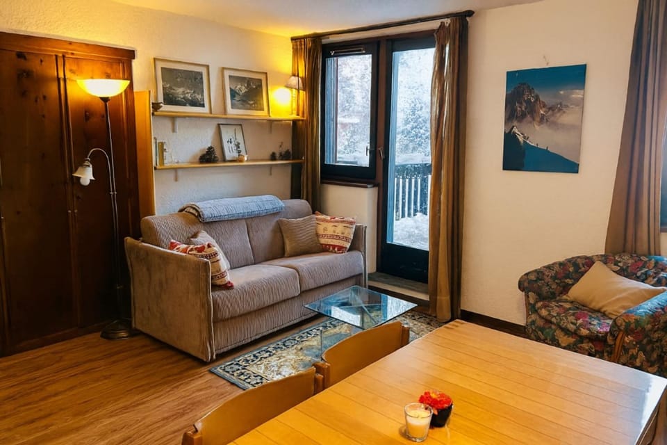 Beautiful T2 with balcony near track Apartment in Chamonix