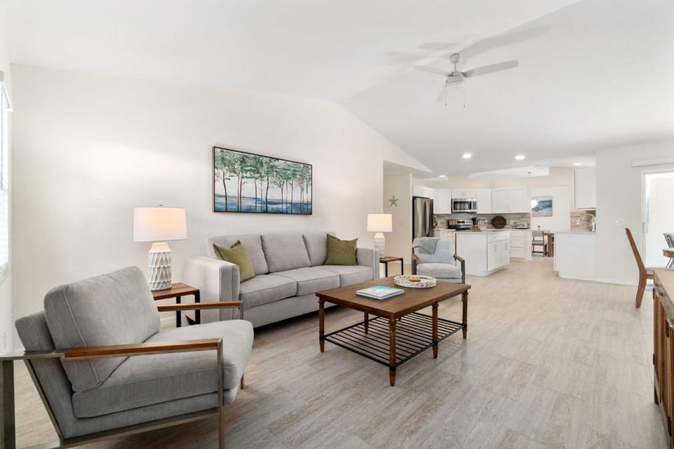 3 Bed, 2 Bath Beach House, Sleeps 6 House in North Naples