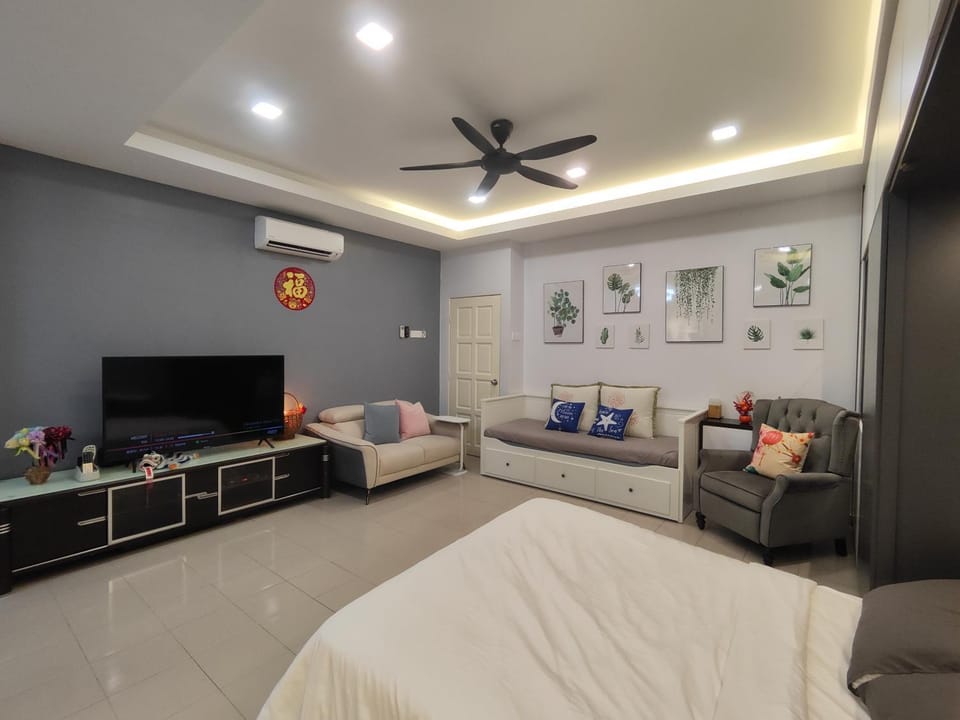 Communal lounge/ TV room, Bed, TV and multimedia, Photo of the whole room