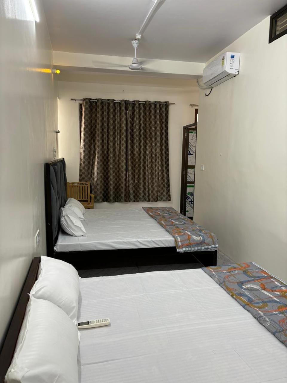 Bed, Photo of the whole room, Bedroom, air conditioner