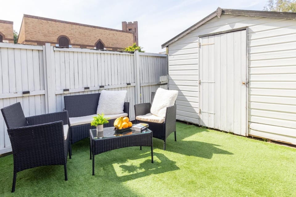 Open Mind Property - 4 Beds 2 Bathrooms & Parking House in Portsmouth