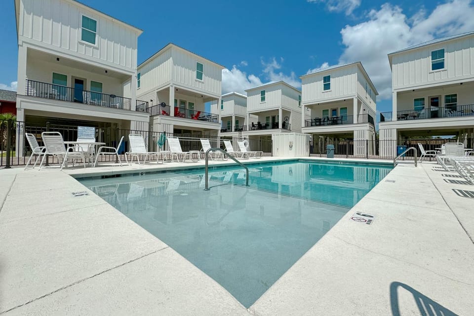 Pelican Point House in West Beach
