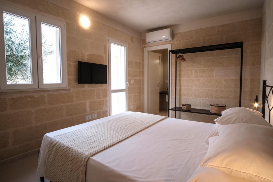 Bed, Bedroom, air conditioner