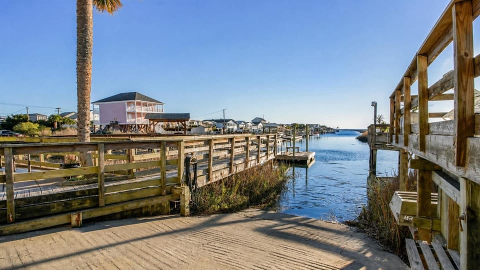 Condo with Breathtaking Views in Murrells Inlet House in Garden City