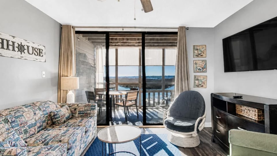 Condo with Breathtaking Views in Murrells Inlet House in Garden City