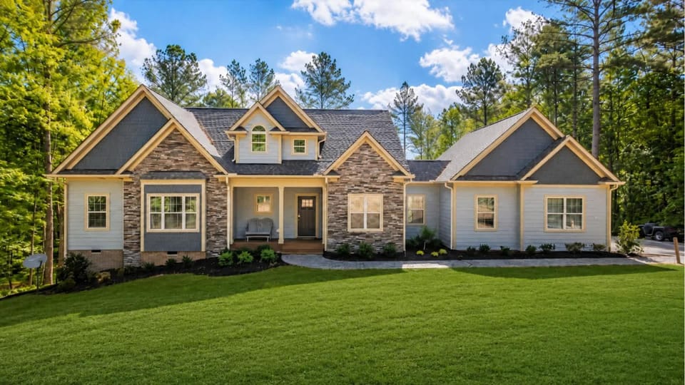Lake Norman Home Lake Access with Heated Pool & Hot Tub House in Lake Norman