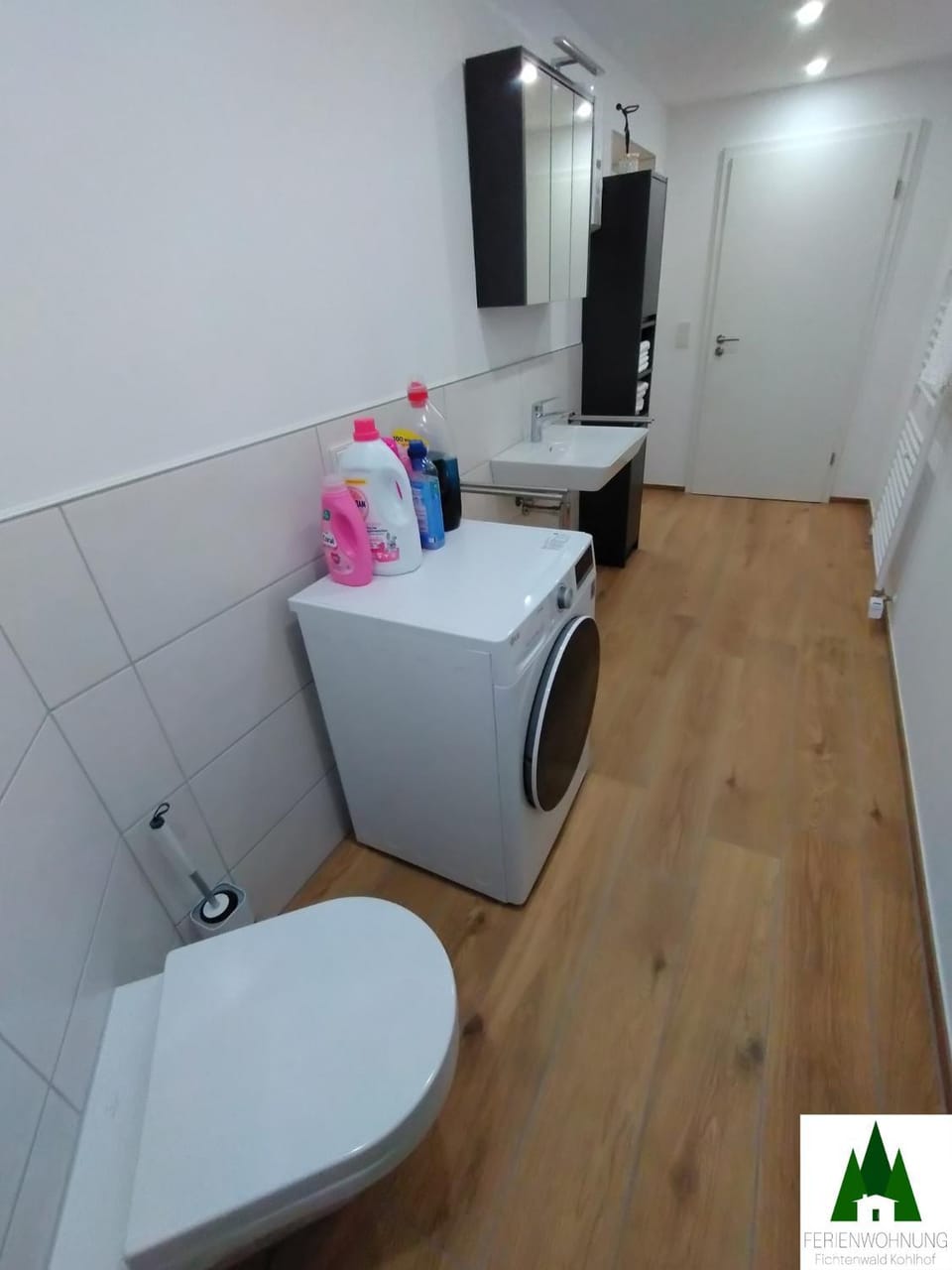 Toilet, Bathroom, washing machine