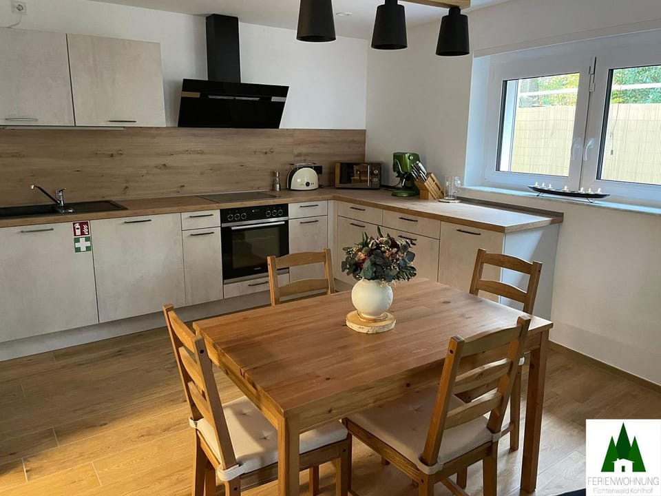Kitchen or kitchenette, Dining area, Food, dishwasher, stove, toaster