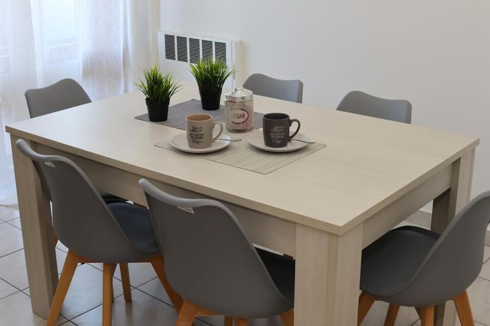 Coffee/tea facilities, Dining area