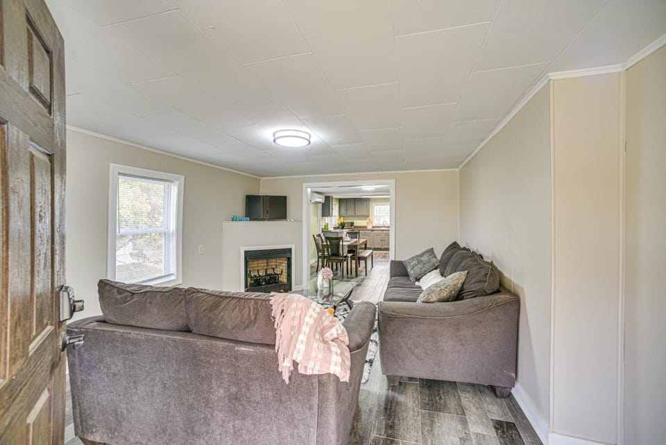 Lake Guntersville Home: 1 Mi to Boat Ramp! House in Guntersville Lake