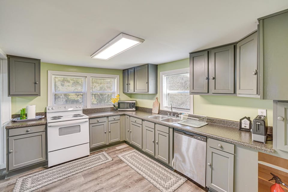 Lake Guntersville Home: 1 Mi to Boat Ramp! House in Guntersville Lake