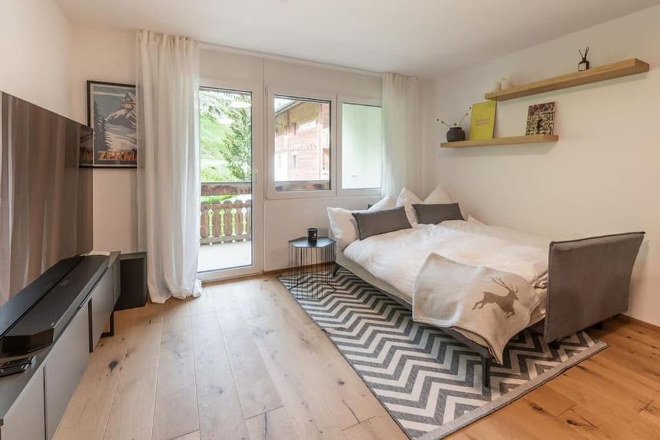 Bed, Living room